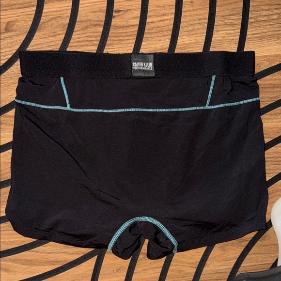 Calvin Klein - Picture 4 of 4